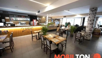 2Baldies Restaurant - 190 00 Praha 9