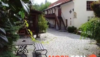 Hotel Žebrák - Husovo Náměstí 18