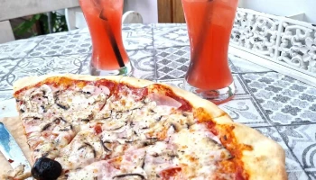 Pizzeria La Mona - Pláteníkova 355