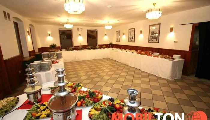 Bar & restaurace „Lidová zahrada“ - Karlova 702