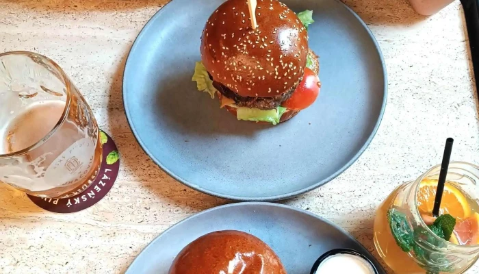 Bistro Bar Brothers Blizko Mě - Tř. Tomáše Bati 204