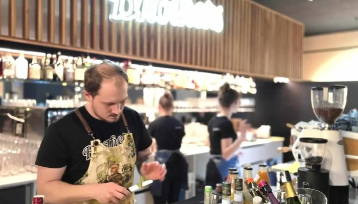 Bistro Bar Brothers Od Vlastnika - Tř. Tomáše Bati 204
