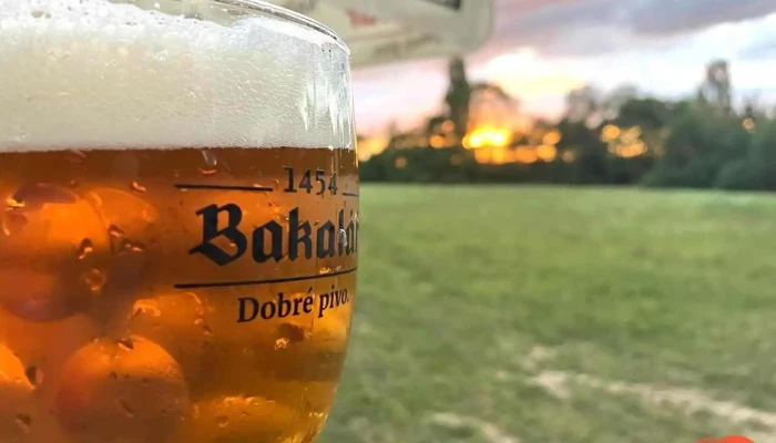 Bistro Jinak -  Jidlo A Piti - U Geofyzikálního Ústavu 252/43