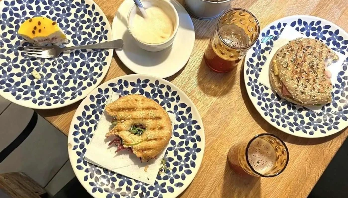 Bistro Uvaly Jidlo A Piti - Nám. Arnošta Z Pardubic 6