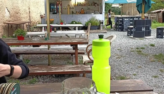 Bufik U Mokryho Psa Jidlo A Piti - Dr. Janského 594