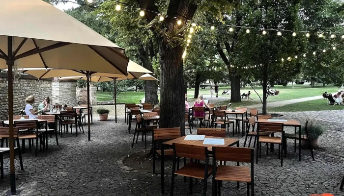 Café~bistro Citadela - 128 00 Praha 2