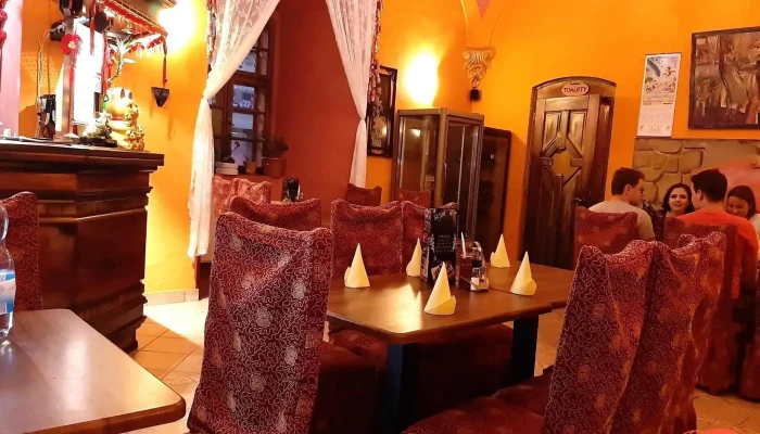 Cinska Restaurace Zlata Slunce Vzhled A Atmosfera - Masarykovo Nám. 1/7