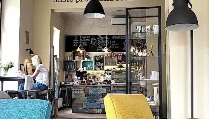 Coffee Books Decinska Kulturni Kavarna Vzhled A Atmosfera - Pohraniční 462/3
