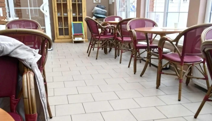 Cukrarna Plna Krabice Videa - Osvoboditelů 2671