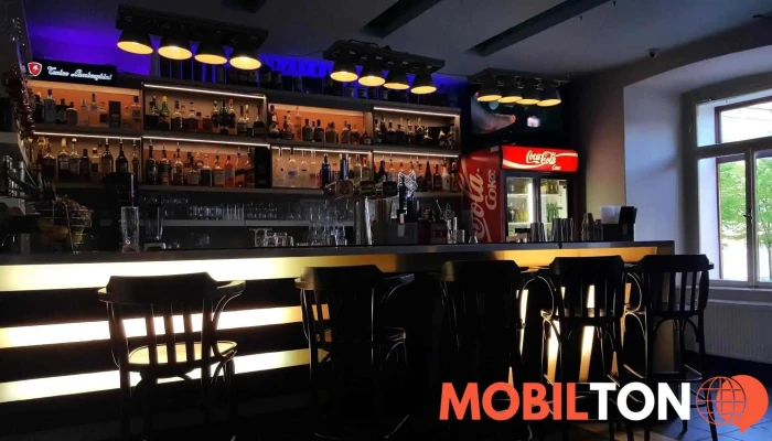 Deja Vu Cafe Bar Vzhled A Atmosfera - Mírové Nám. 49