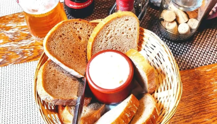 Divadelni Restaurace Benar Jidlo A Piti - Rooseveltova 279