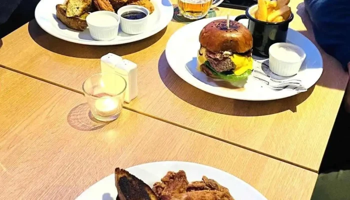 Frenkys Restaurant Jidlo A Piti - Revoluční 408