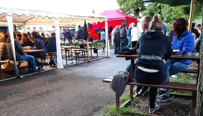 Hospudka Sokolovna Blizko Mě - Za Sokolovnou 546