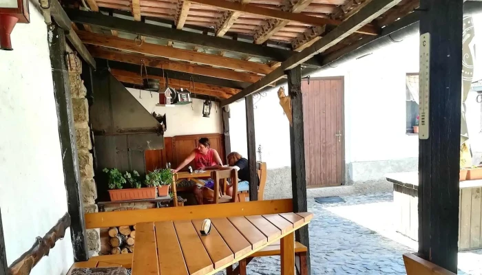 Hostinec Chaloupka A Pizza Z Chaloupky -  Hledam - Pokratická 98/15