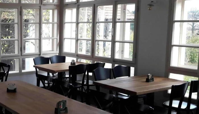 Hostinec Fara -  Restaurace - Nám. Svatopluka Čecha 12