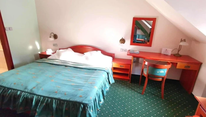 Hotel Agh -  Pokoje - Nerudova 142