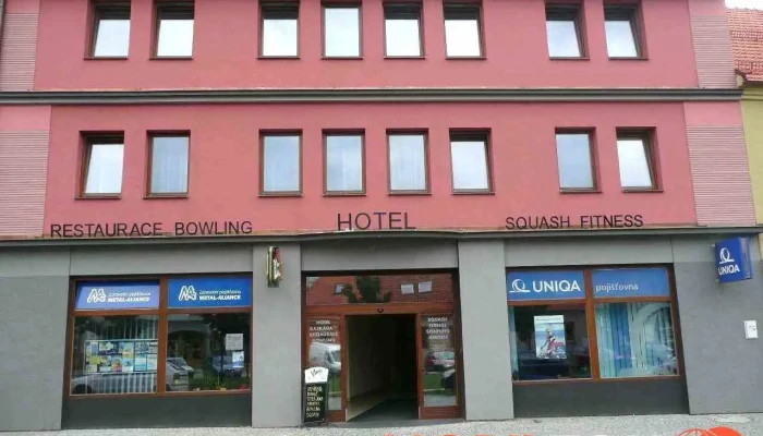 Hotel Kaskada Hotel Restaurace Konference Bowling Squash Fitness Spinning Detska Herna Vse - Husovo Nám. 17