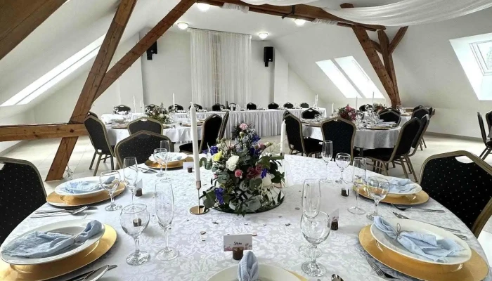 Hotel Ryzmburk Jidlo A Piti - Žernov-česká Skalice