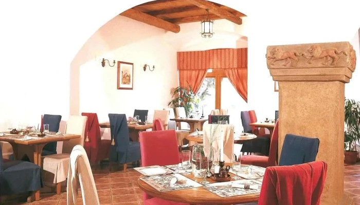 Hotel U Zlateho Lva Od Vlastnika - Havlíčkovo Nám. 176