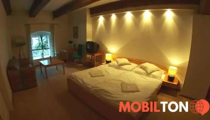 Hotel Zebrak Pokoje - Husovo Náměstí 18