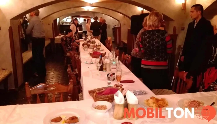 Hotel Zlaty Lev Jidlo A Piti - Na Valích 620