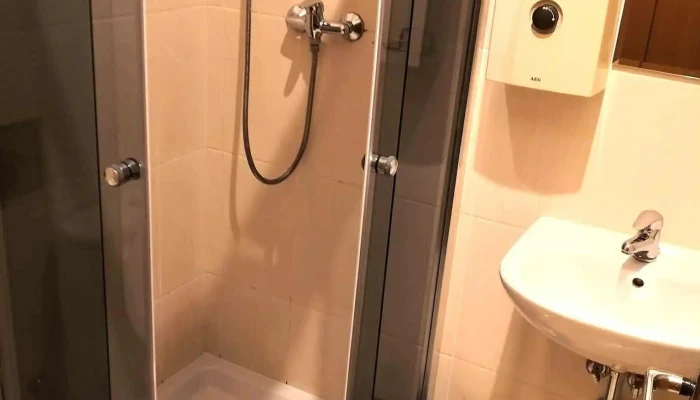 Hotel Zlaty Lev Od Hostu - Na Valích 620