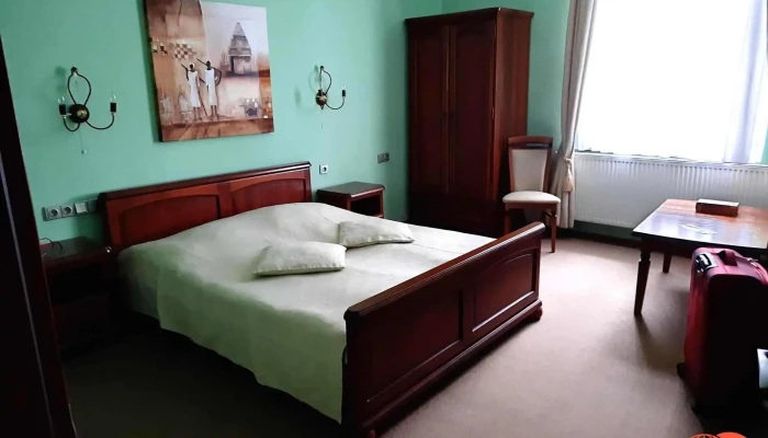 Hotel Zlaty Lev Pokoje - Na Valích 620
