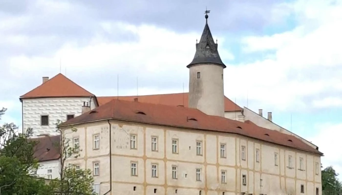 Hrad Ledec Nad Sazavou Sro Blizko Mě - Husovo Nám. 7