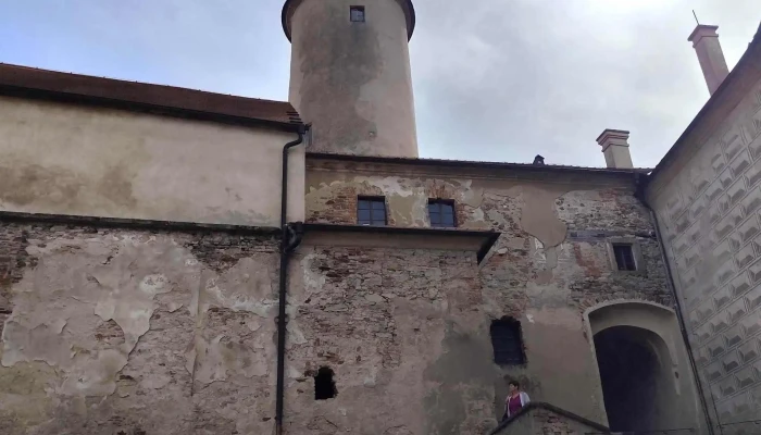 Hrad Ledec Nad Sazavou Sro Hledam - Husovo Nám. 7