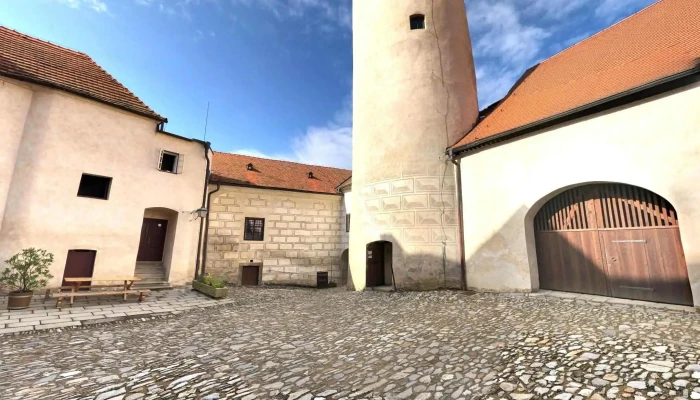 Hrad Ledec Nad Sazavou Sro Street View A 360deg - Husovo Nám. 7