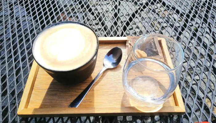 Jannies Coffee House Caffe Latte - Bezručova 211