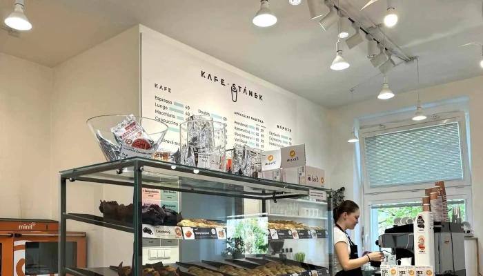 Kafe Stánek + - Ostrovní 465