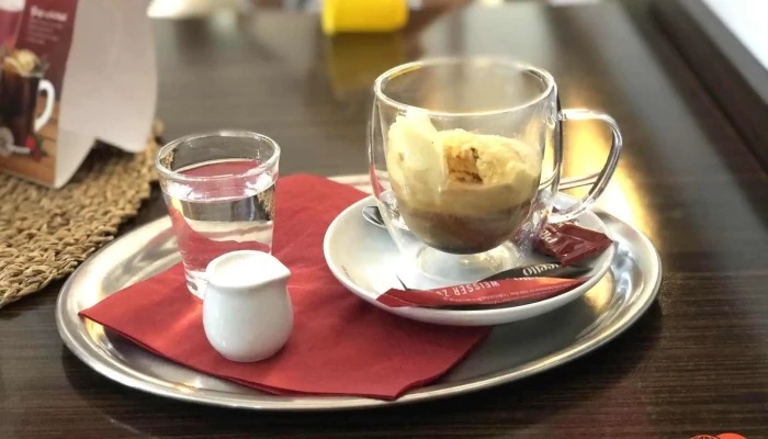 Kavarna Cerny Kun Humpolec Jidlo A Piti - Dolní Nám. 247