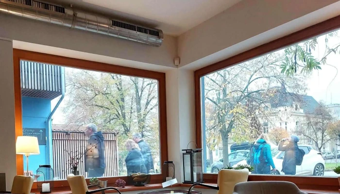 Kavarna Modry Domecek Videa - Nám. Krále Jiřího Z Poděbrad 3