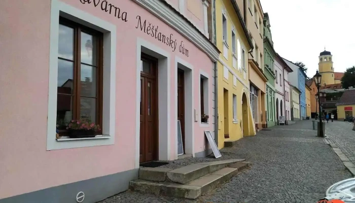 Kavárna Měšťanský dům - Žižkovo Nám. 249