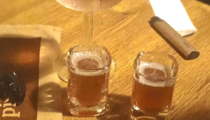 Kavarna U Zlate Slepice Blizko Mě - Husovo Nám. 15