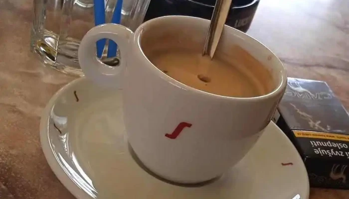 Kavarna U Zlate Slepice Jidlo A Piti - Husovo Nám. 15