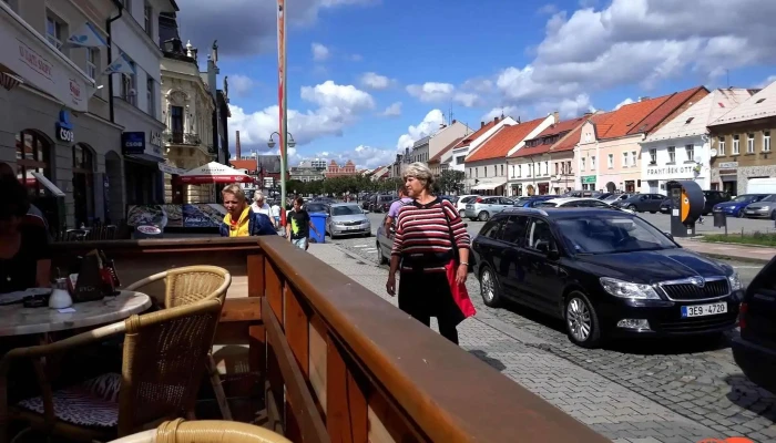 Kavarna U Zlate Slepice Vse - Husovo Nám. 15