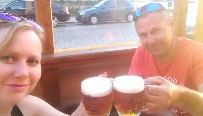 Kavarna U Zlate Slepice Webova Stranka - Husovo Nám. 15