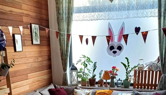 Kavarna Za Zrcadlem Jak Se Dostat - Erbenova 2604/41