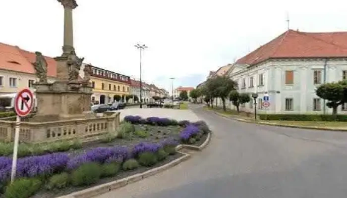 Kavarna Ziva Street View A 360deg - Nám. 5. Května 25