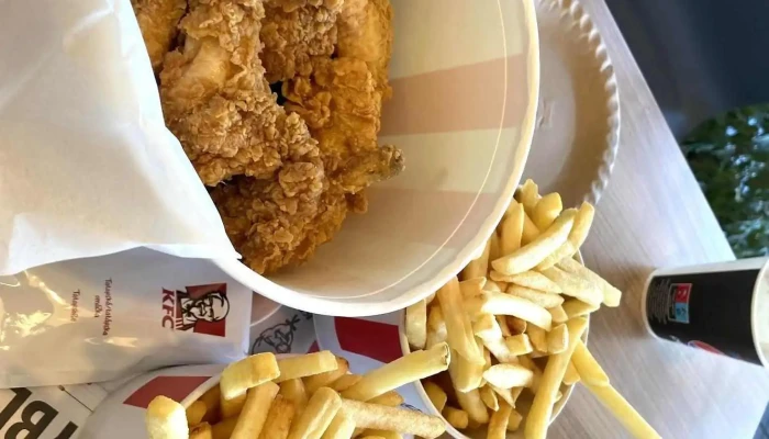 Kfc D11 Exit 50 Dt -  Kureci Stripsy - Dobšice-žehuň