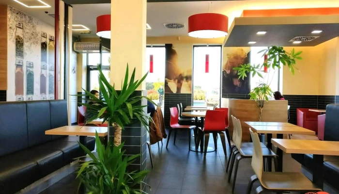Kfc D11 Exit 50 Dt -  Vzhled A Atmosfera - Dobšice-žehuň