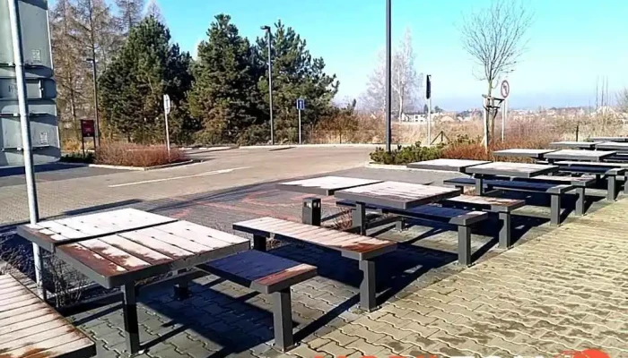 Kfc D6 Velka Dobra Dt Vzhled A Atmosfera - Lesní 383