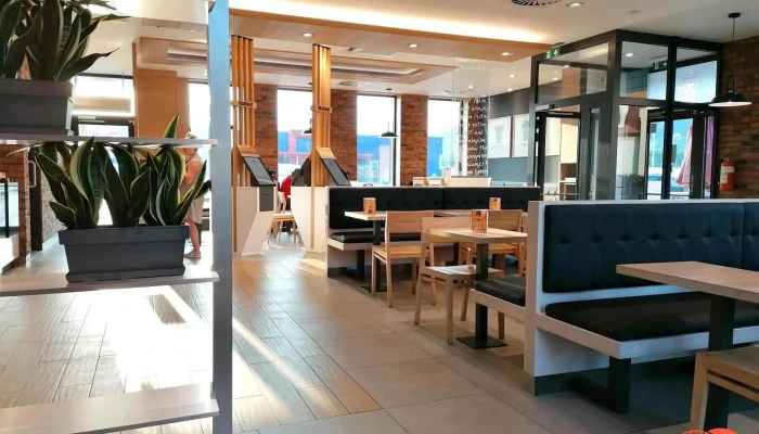 Kfc Decin Dt Vzhled A Atmosfera - Ústecká 2052/8a 2052/8a