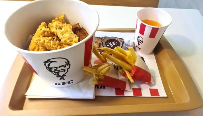 Kfc Zlin Zlate Jablko Jidlo A Piti - Nám. Míru 174