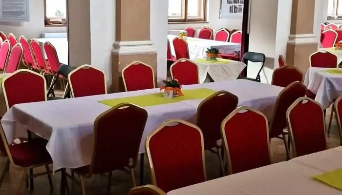 Kulturni Dum Vsenory Knihovna A Literarni Kavarna Vzhled A Atmosfera - Květoslava Mašity 294