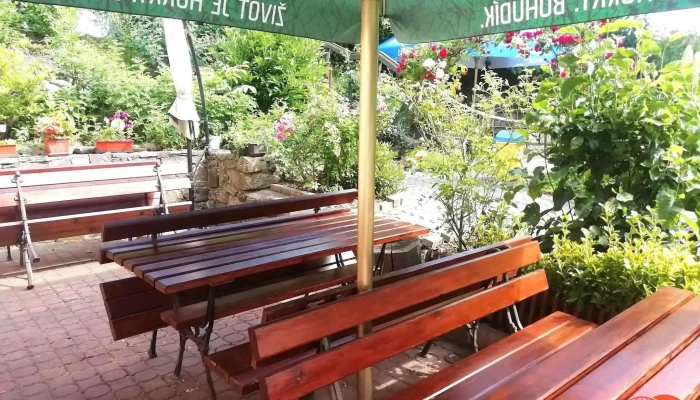 Letni Restaurace U Stodoly Vzhled A Atmosfera - Ústupky