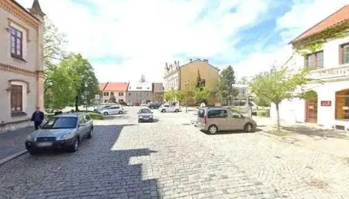 Maja Rodinne Bistro Street View A 360deg - Husovo Nám. 74
