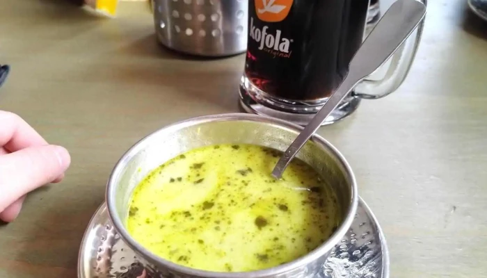 Makalu Nepalska A Indicka Restaurace Kureci Polevka - Nám. Práce 1099/1